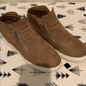 Cushionair tan wedge sneaker8.5 women